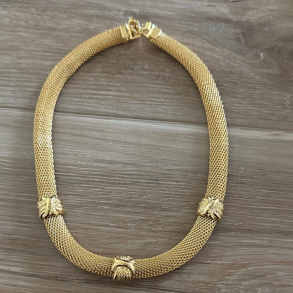 Modern Gold Metal Mesh Necklace/Choker - Picture 1 of 5